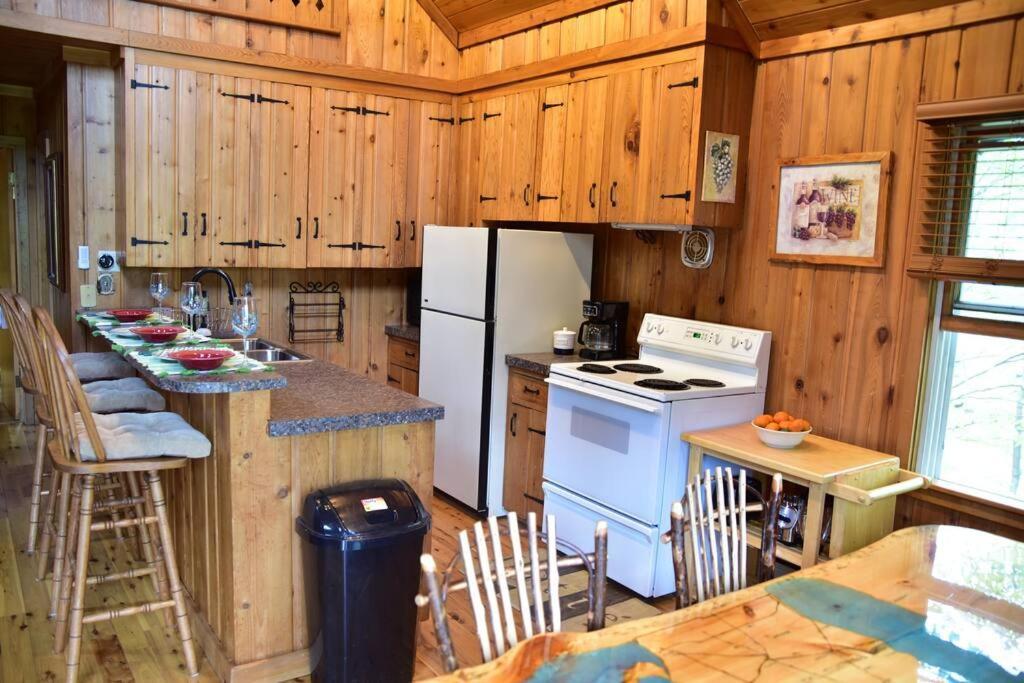 Quiet And Comfy 3Bed/2Bath - Chalet With Hot Tub. Cedar エクステリア 写真
