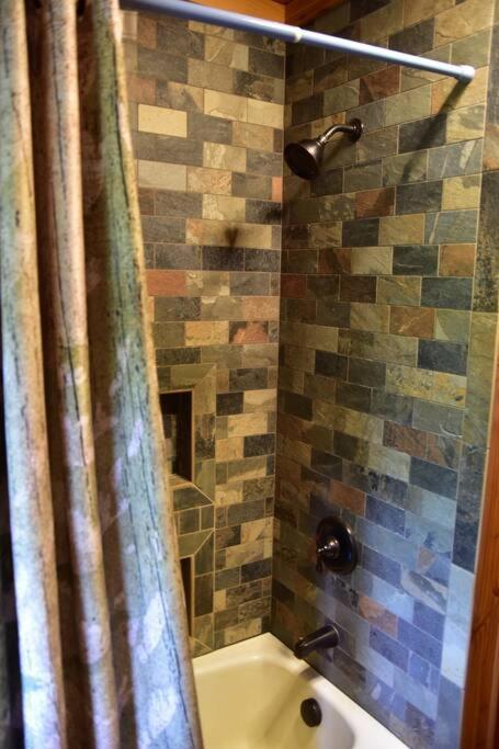 Quiet And Comfy 3Bed/2Bath - Chalet With Hot Tub. Cedar エクステリア 写真