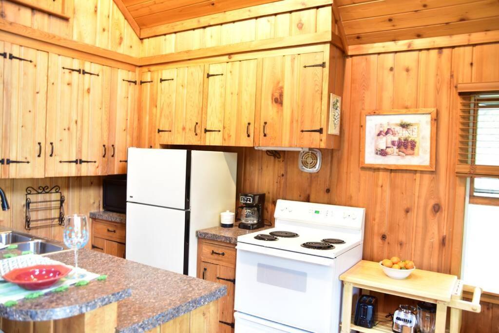 Quiet And Comfy 3Bed/2Bath - Chalet With Hot Tub. Cedar エクステリア 写真