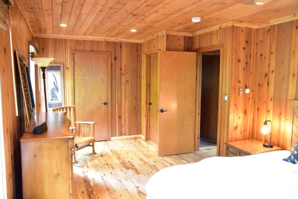 Quiet And Comfy 3Bed/2Bath - Chalet With Hot Tub. Cedar エクステリア 写真