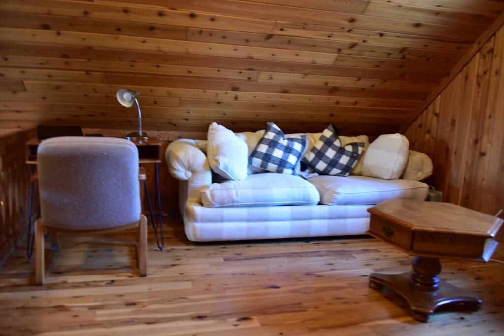 Quiet And Comfy 3Bed/2Bath - Chalet With Hot Tub. Cedar エクステリア 写真